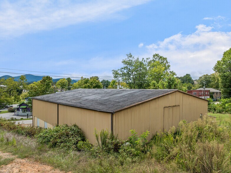 39 Brookside Cir, Candler, NC à vendre - Photo de l’immeuble – Image 3 sur 29