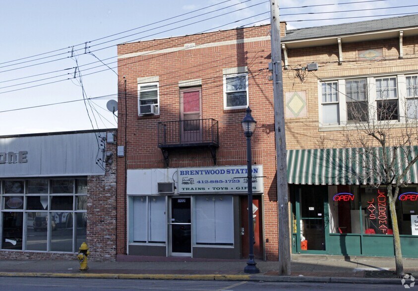 9 Unit Mixed-Use Portfolio portefeuille de 2 biens à vendre sur LoopNet.fr - Photo de l’immeuble – Image 2 sur 12