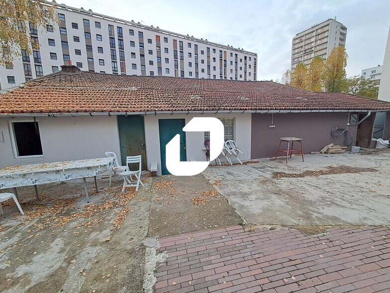 Local d'activités dans L'HAY-LES-ROSES à vendre - Photo de l’immeuble – Image 3 sur 16