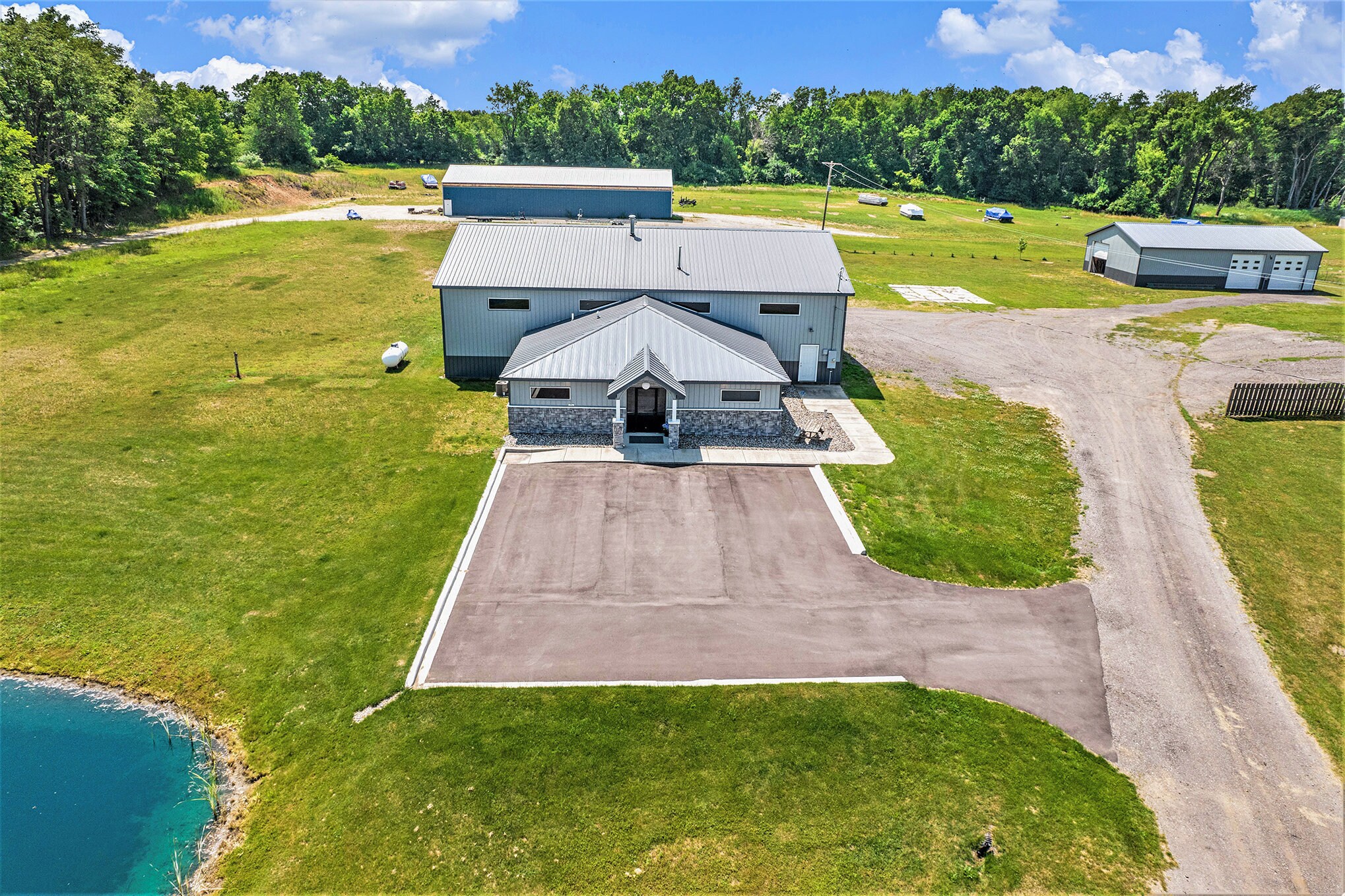 9486 S Meridian Rd, Clarklake, MI à vendre Photo de l’immeuble– Image 1 sur 40