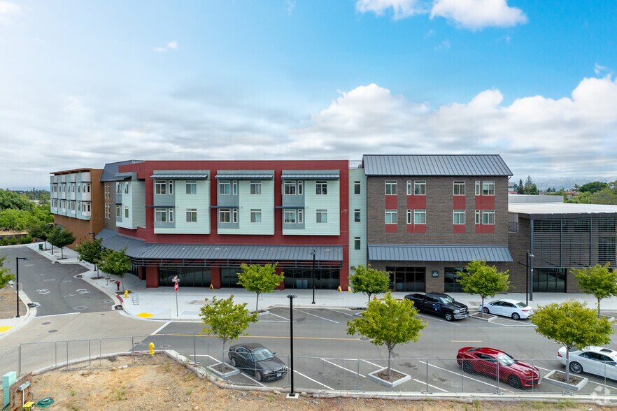 14220 Walker St, Los Gatos, CA à louer - Photo de l’immeuble – Image 2 sur 3