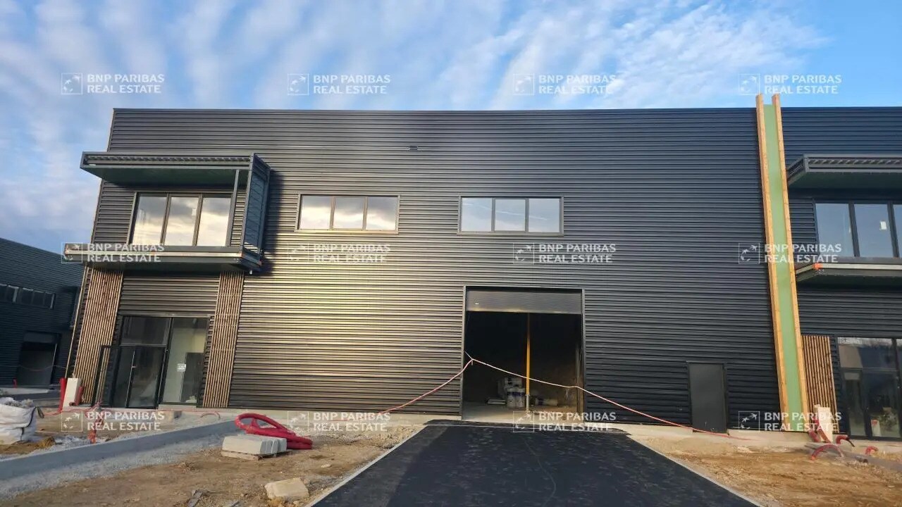 Local d’activités dans La Queue-en-Brie à louer Photo de l’immeuble– Image 1 sur 8