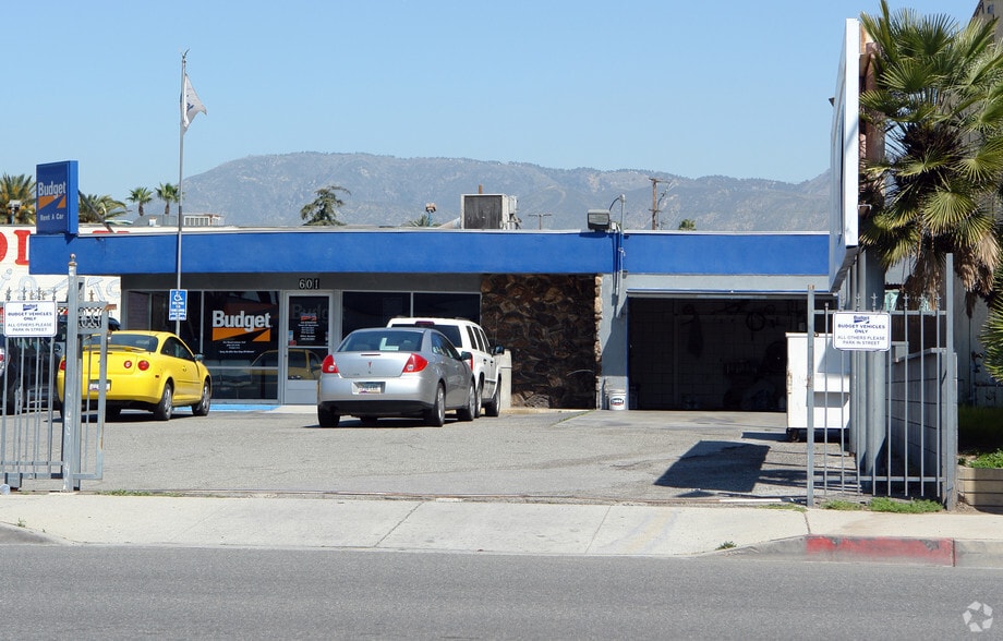 601 N D St, San Bernardino, CA à vendre - Photo principale – Image 3 sur 11