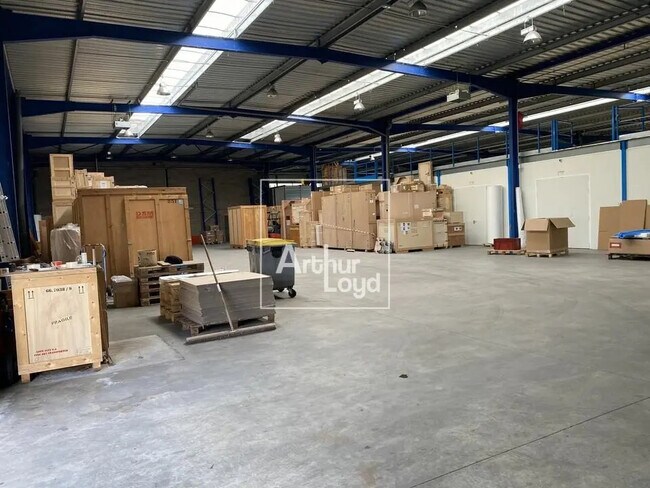 Plus de détails pour Local d’activités à vendre