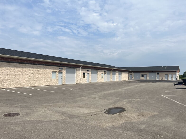 96 E 8th St, Waconia, MN à louer - Photo de l’immeuble – Image 2 sur 7