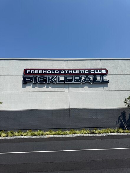 3710 Highway 9, Freehold, NJ à louer - Photo de l’immeuble – Image 2 sur 11