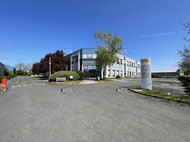 Plus de détails pour Local d’activités à vendre