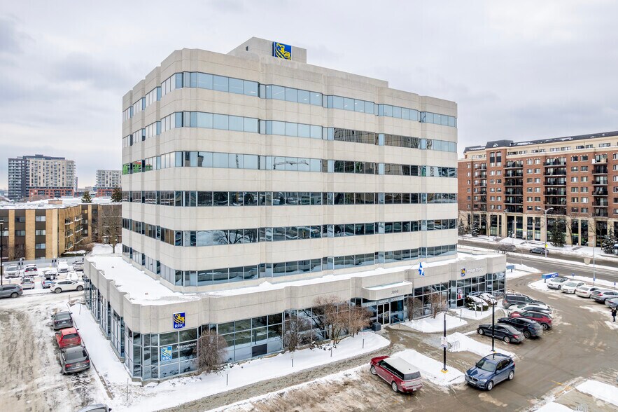 3100 Boul Le Carrefour, Laval, QC à louer - Photo de l’immeuble – Image 2 sur 3
