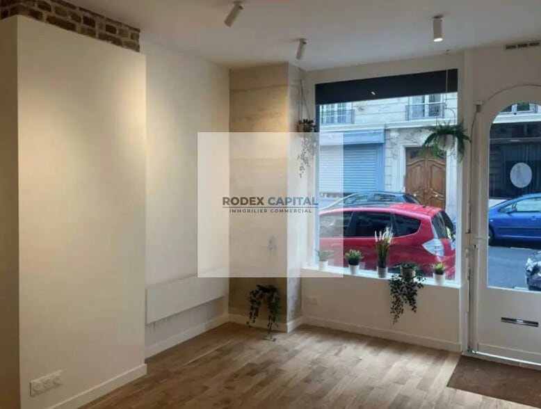 Local commercial dans Paris à louer - Photo de l’immeuble – Image 1 sur 3