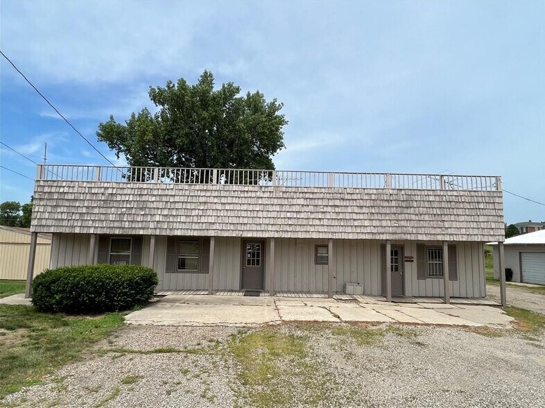1000-1004 1st Ave E, Newton, IA à vendre - Photo de l’immeuble – Image 1 sur 11