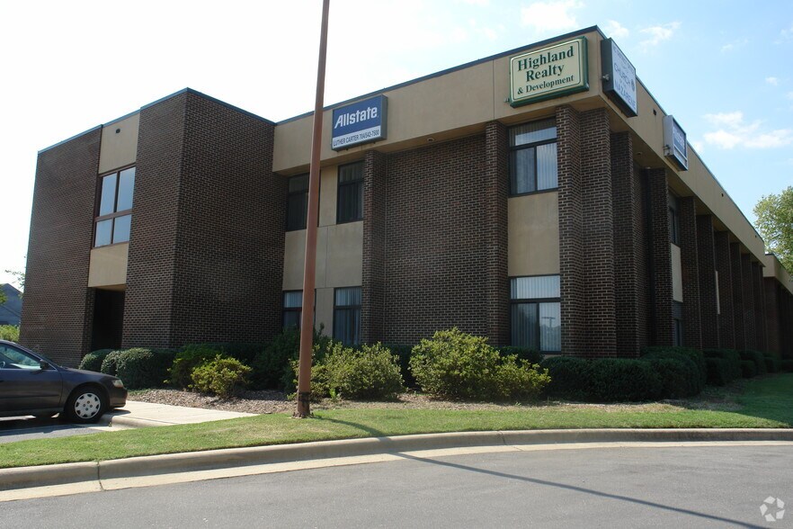 10801 Johnston Rd, Charlotte, NC à louer - Photo de l’immeuble – Image 3 sur 112