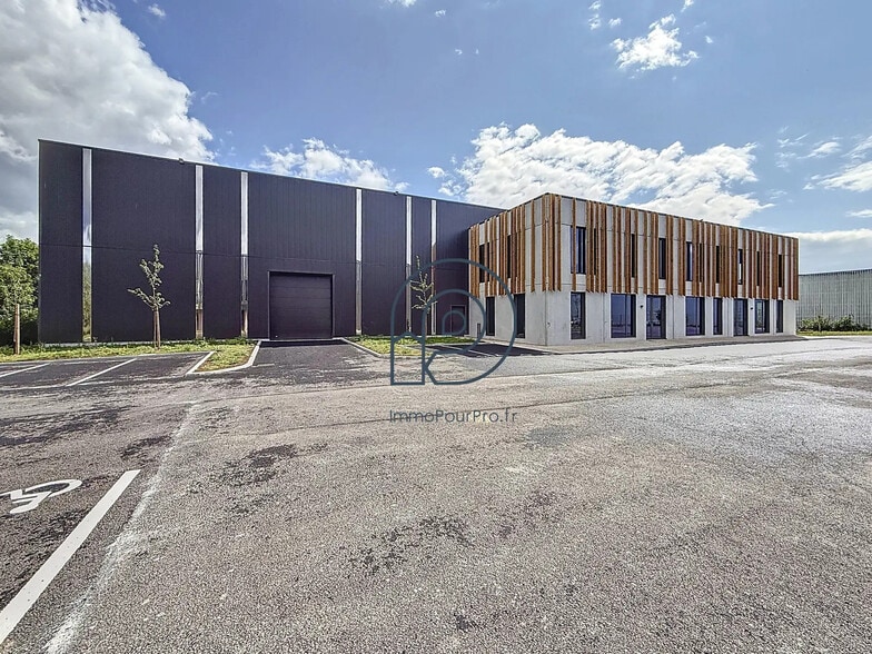 Local d'activités dans Leers à vendre - Photo de l’immeuble – Image 1 sur 13