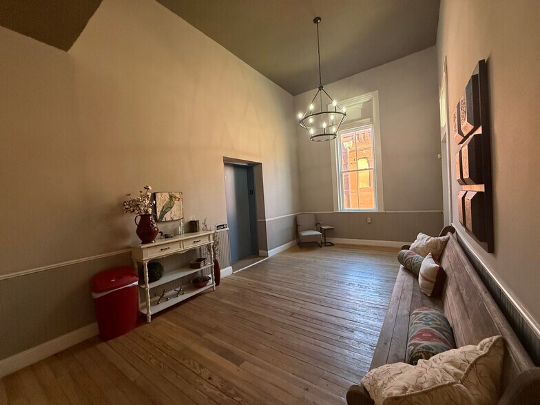 200 W Main St, Ardmore, OK à louer - Hall d’entrée – Image 2 sur 11