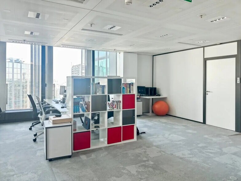 16 Place De L'Iris, Courbevoie à louer - Photo intérieure – Image 3 sur 32