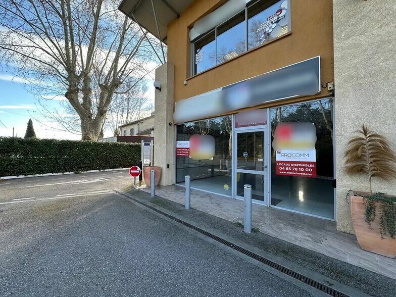 Local commercial dans Uzès à louer - Photo de l’immeuble – Image 2 sur 8