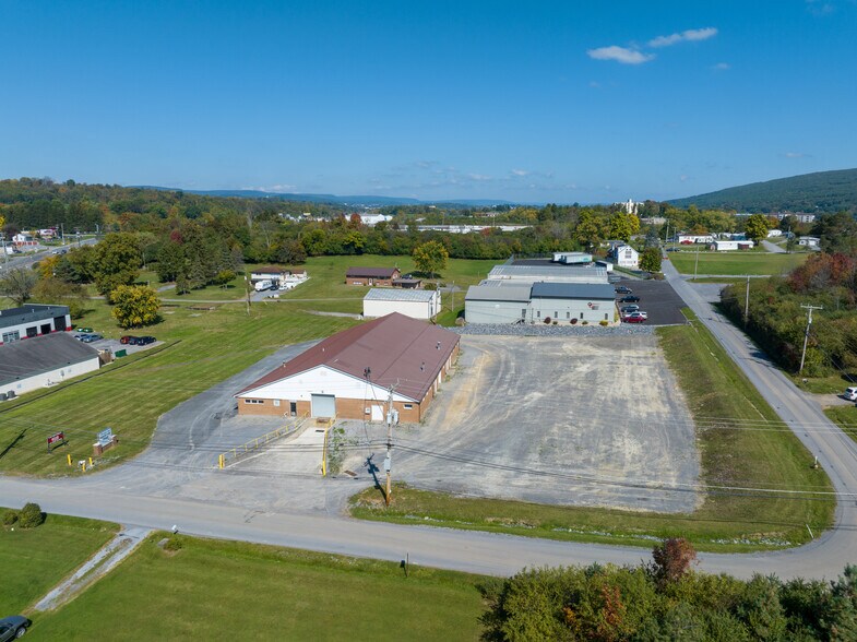 338 Pound Ln, Duncansville, PA à louer - Photo de l’immeuble – Image 2 sur 5