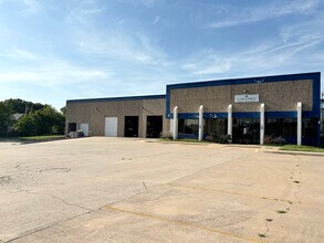 4326 SW 21st St, Oklahoma City, OK à louer Photo de l’immeuble– Image 2 sur 8