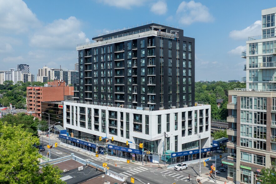 1662-1668 Bloor St W, Toronto, ON à louer - Photo de la construction – Image 2 sur 3