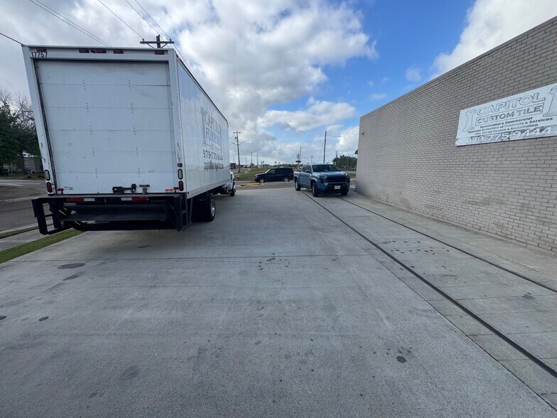 100 E 32nd St, Bryan, TX à louer - Photo de l’immeuble – Image 3 sur 15