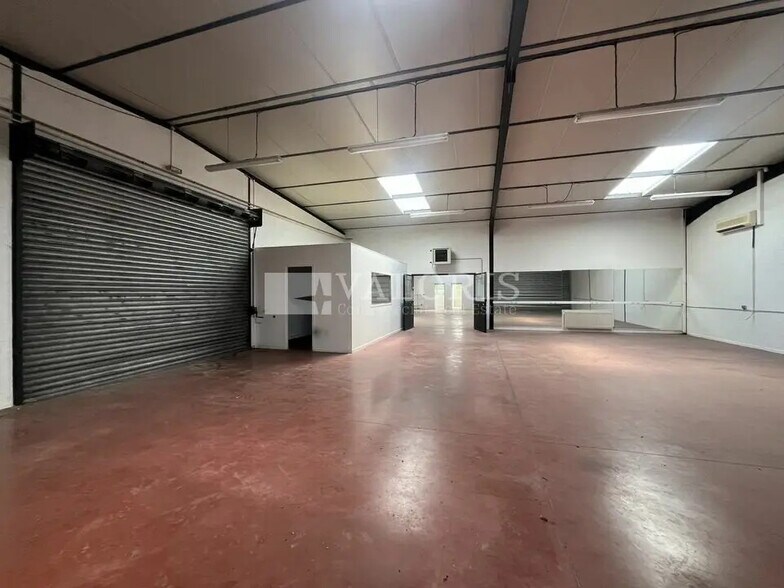 Local d’activités dans Genay à louer - Photo de l’immeuble – Image 3 sur 6