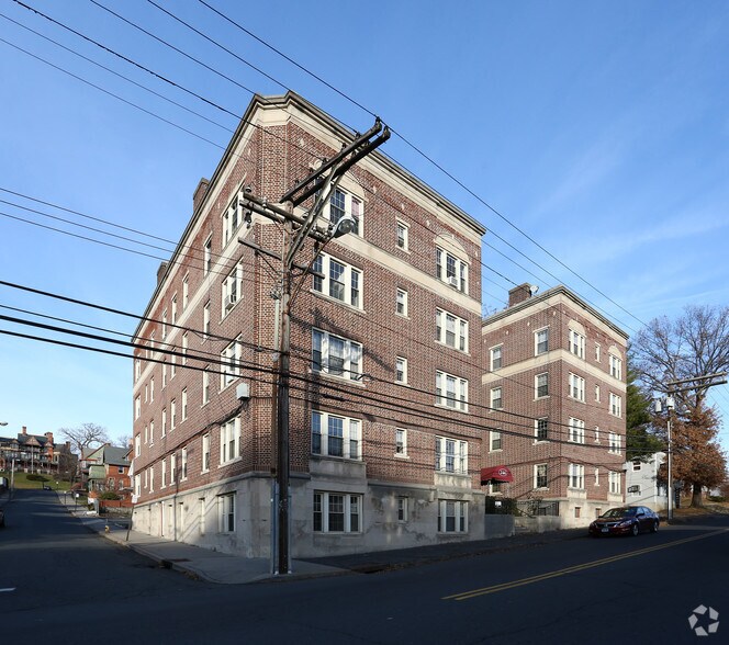 144 Grove St, Waterbury, CT à vendre - Photo principale – Image 2 sur 7
