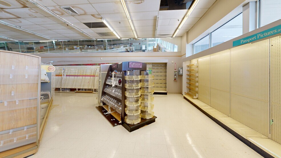 367-425 N Service Rd, Patchogue, NY à louer - Numérisation 3D Matterport – Image 2 sur 13