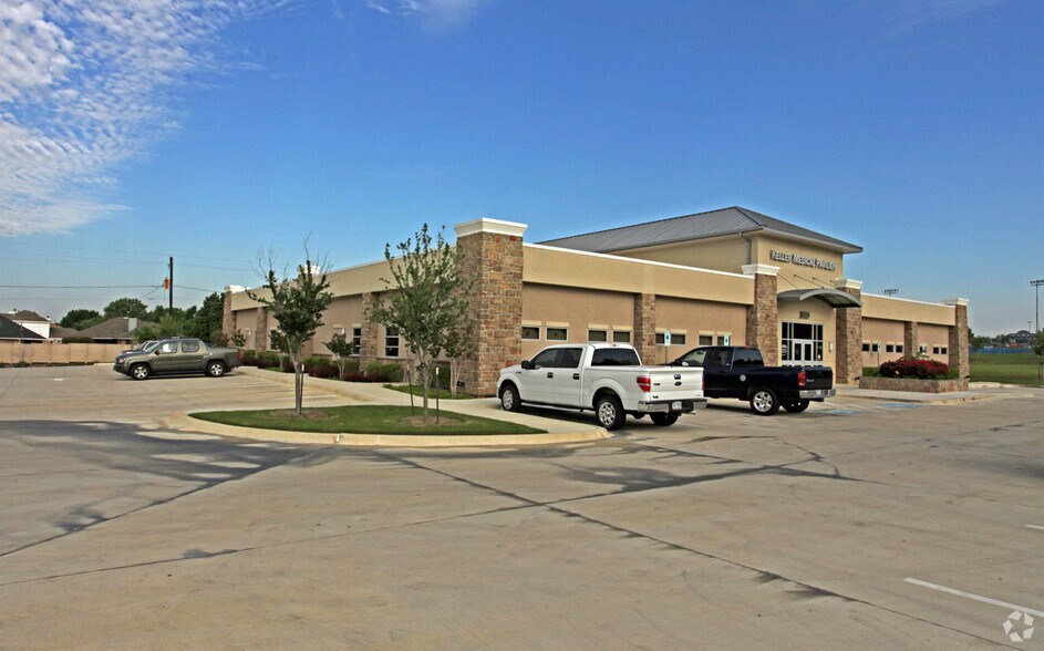 300 Rufe Snow Dr, Keller, TX à vendre - Photo de l’immeuble – Image 2 sur 4