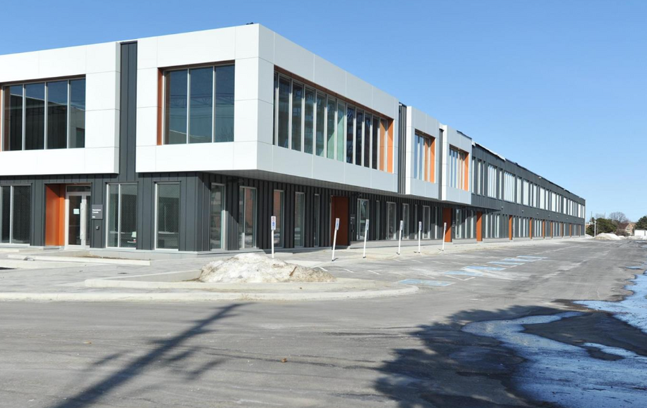 3751 Victoria Park Av, Toronto, ON à louer - Photo de l’immeuble – Image 2 sur 9