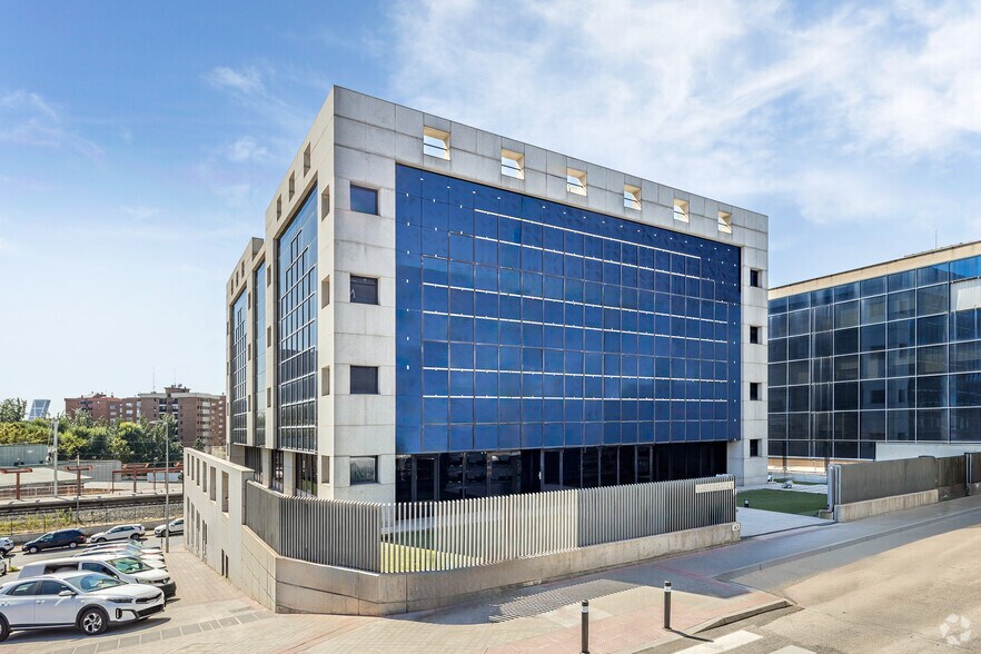 Calle de Manuel Tovar, 43, Madrid, Madrid à louer - Photo de l’immeuble – Image 1 sur 22