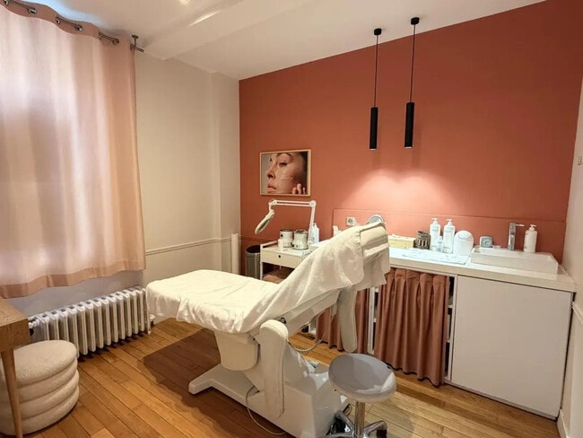 Plus de détails pour Rue De Varenne, Paris - Local commercial à louer