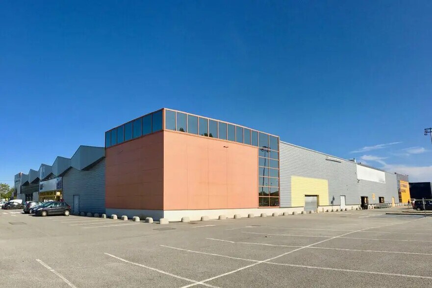 Local commercial dans GONFREVILLE-L'ORCHER à louer - Photo de l’immeuble – Image 1 sur 1