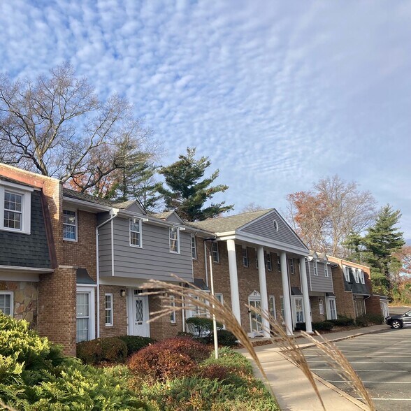 1901 N Olden Ave, Ewing, NJ à louer - Photo de l’immeuble – Image 1 sur 7