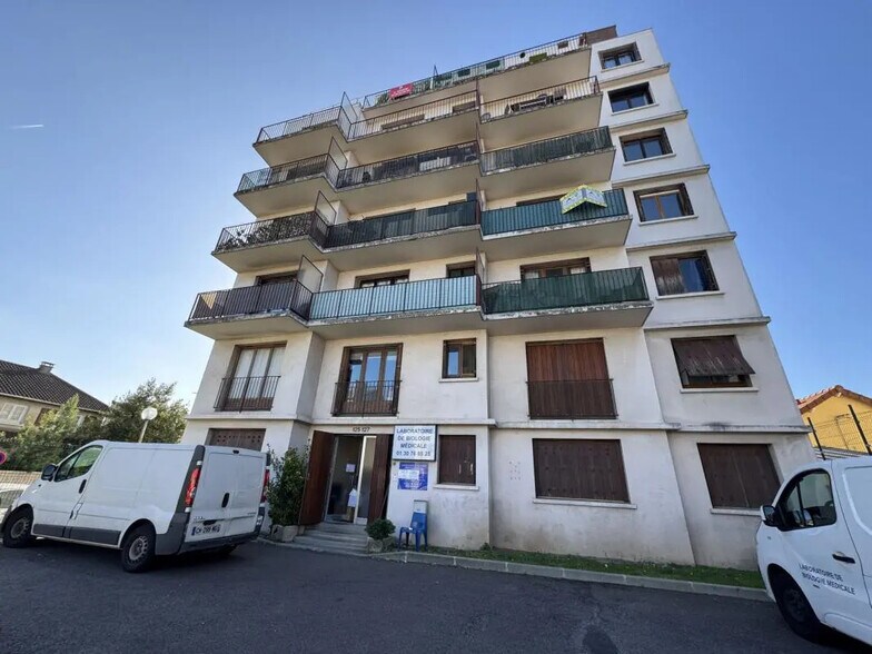 Local commercial dans Bezons à louer - Photo de l’immeuble – Image 1 sur 12