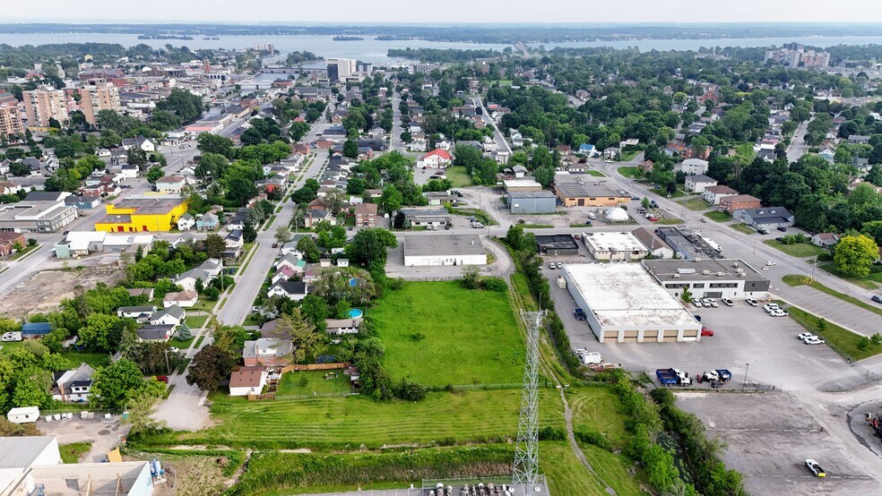 66 Harriett St, Belleville, ON à vendre - Photo de l’immeuble – Image 2 sur 4
