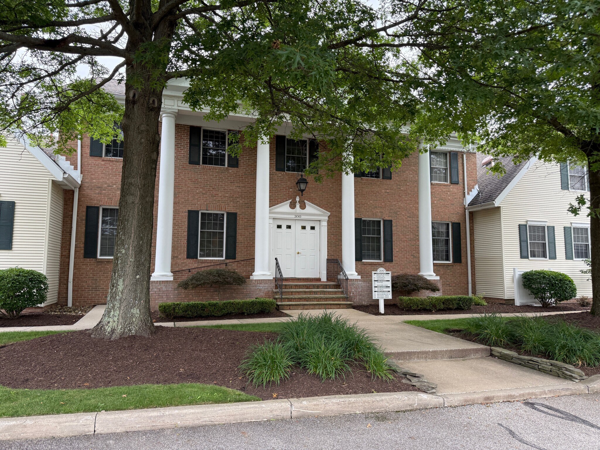 270 Park Pl, Chagrin Falls, OH à vendre Photo de l’immeuble– Image 1 sur 11