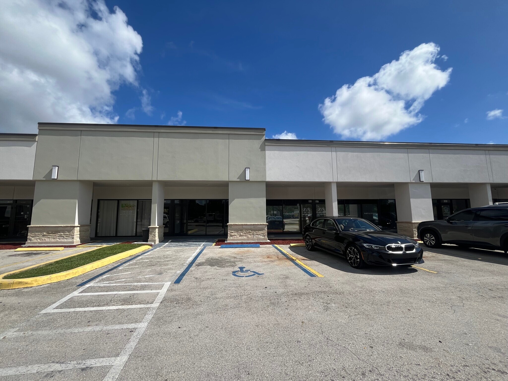 805-865 NW 119 St, Miami, FL à louer Photo de l’immeuble– Image 1 sur 8