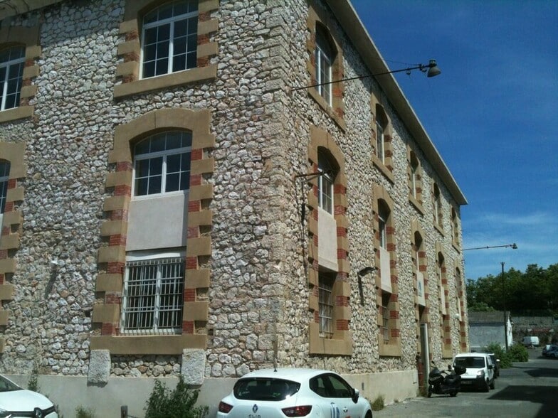 Bureau dans Marseille à louer - Photo de l’immeuble – Image 1 sur 17