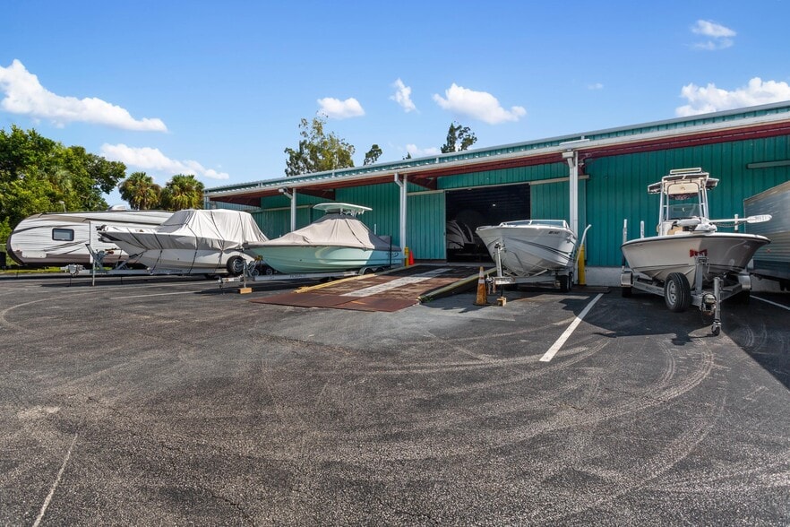 1327-1339 River Rd, North Fort Myers, FL à vendre - Photo de l’immeuble – Image 3 sur 5