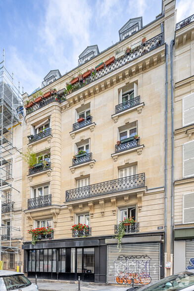 Immeuble residentiel dans Paris à vendre - Photo de l’immeuble – Image 1 sur 2