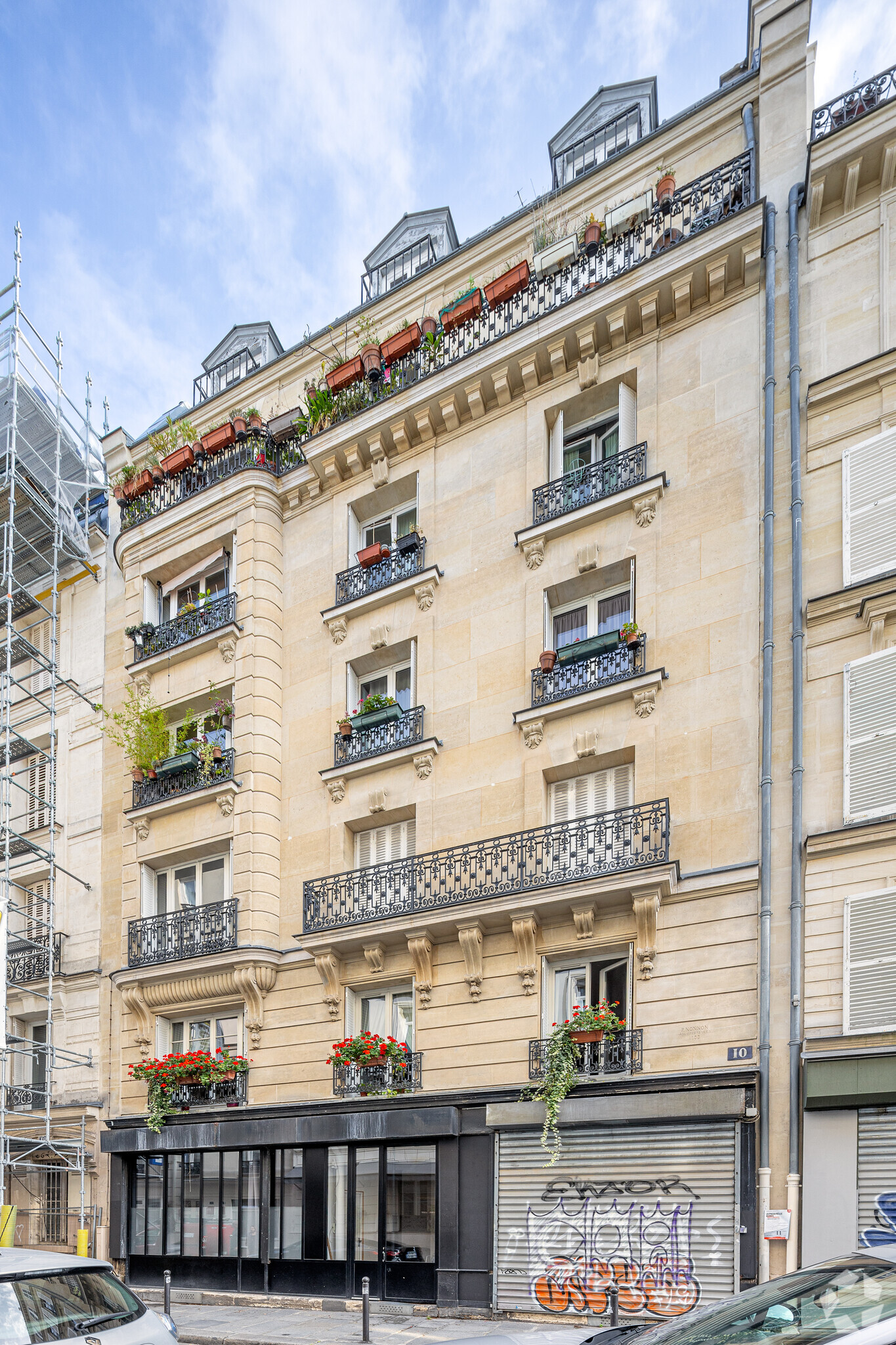 Immeuble residentiel dans Paris à vendre Photo de l’immeuble– Image 1 sur 3