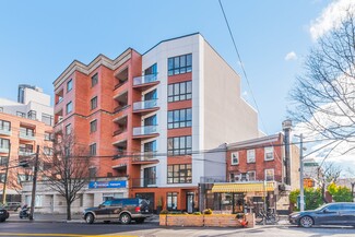 Plus de détails pour 27-04 Astoria Blvd, Astoria, NY - Logement à vendre