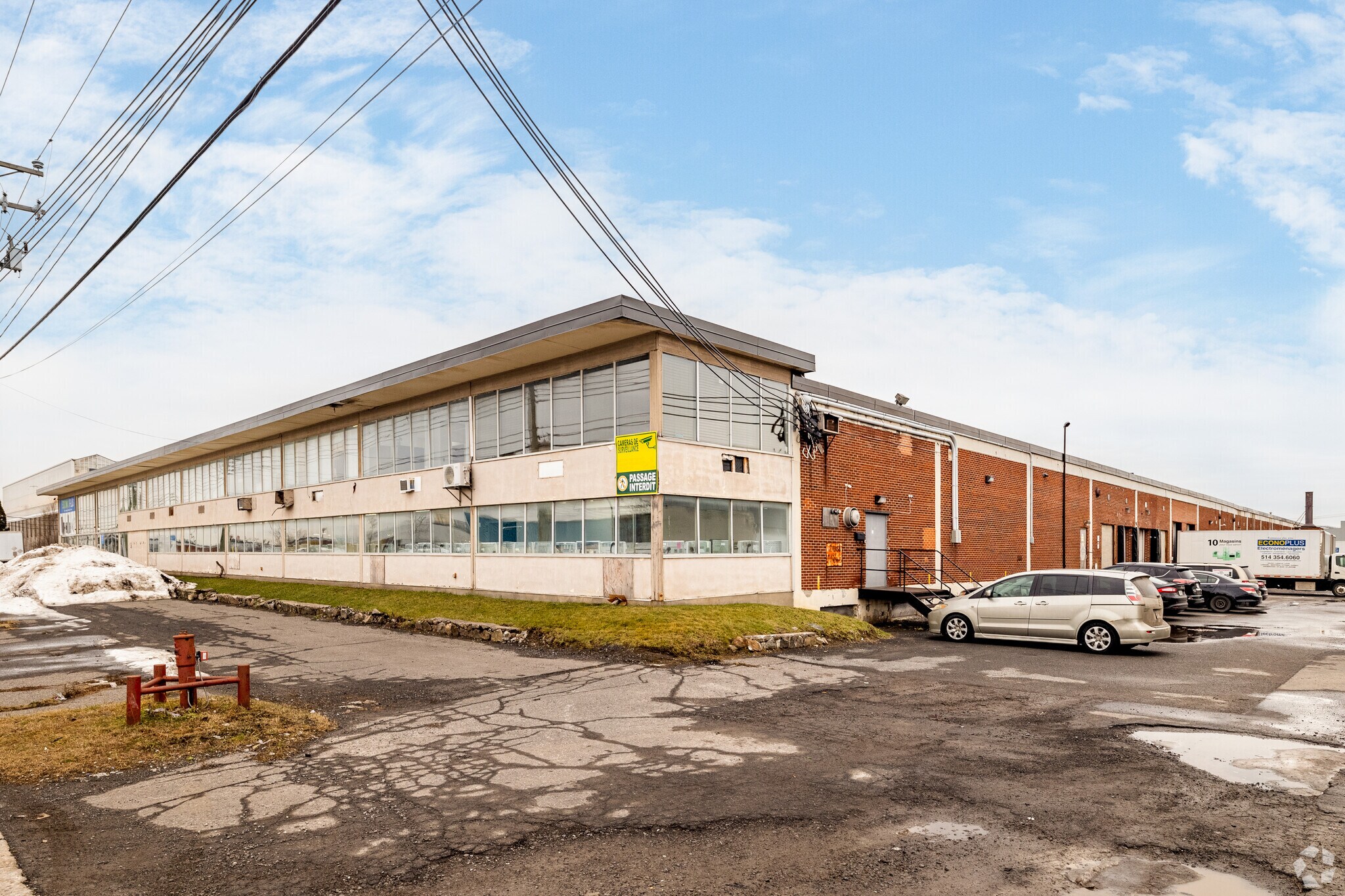 10800 Boul Parkway, Montréal, QC à louer Photo de l’immeuble– Image 1 sur 7