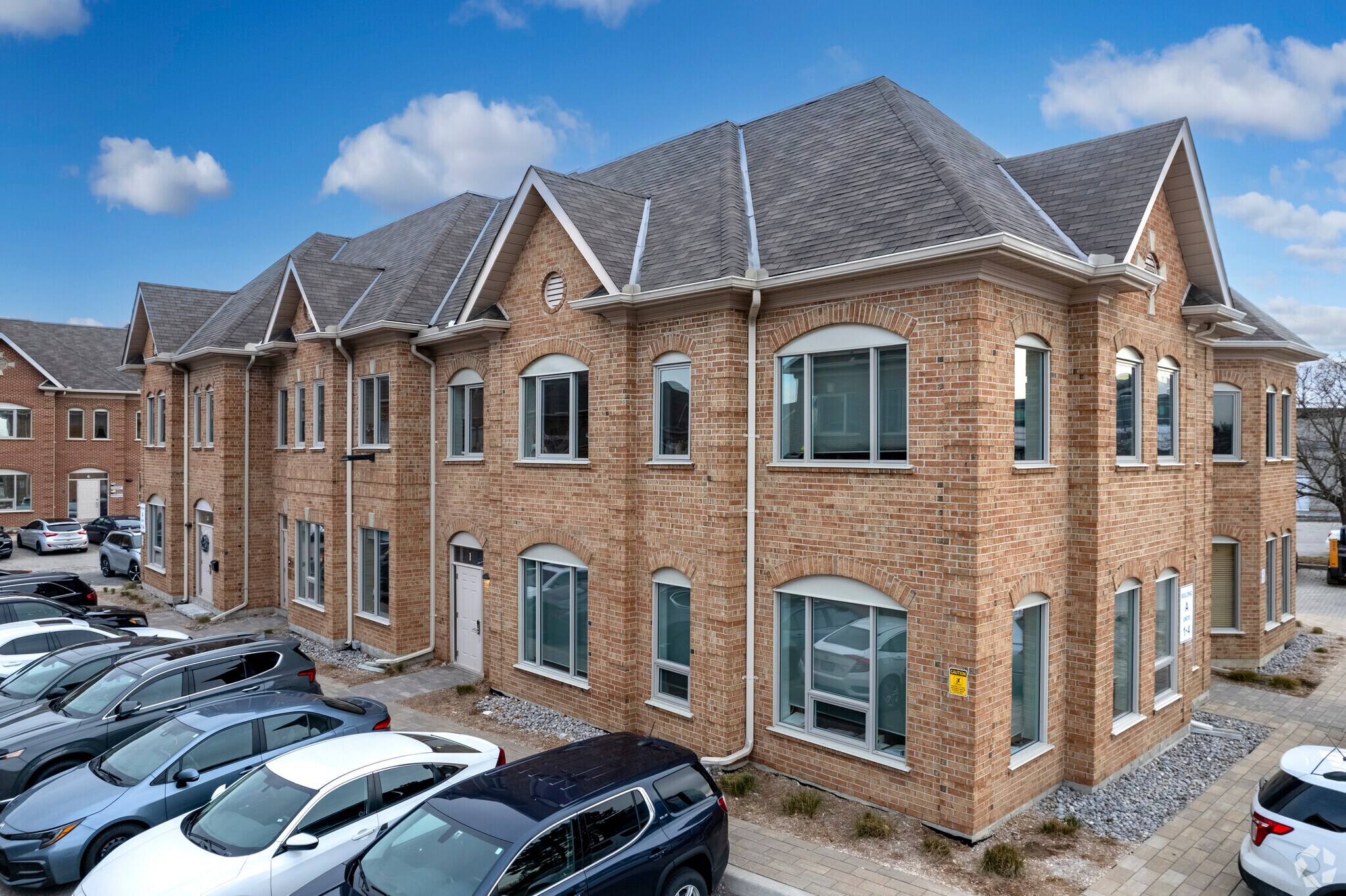 30 Wertheim Ct, Richmond Hill, ON à louer Photo principale– Image 1 sur 37