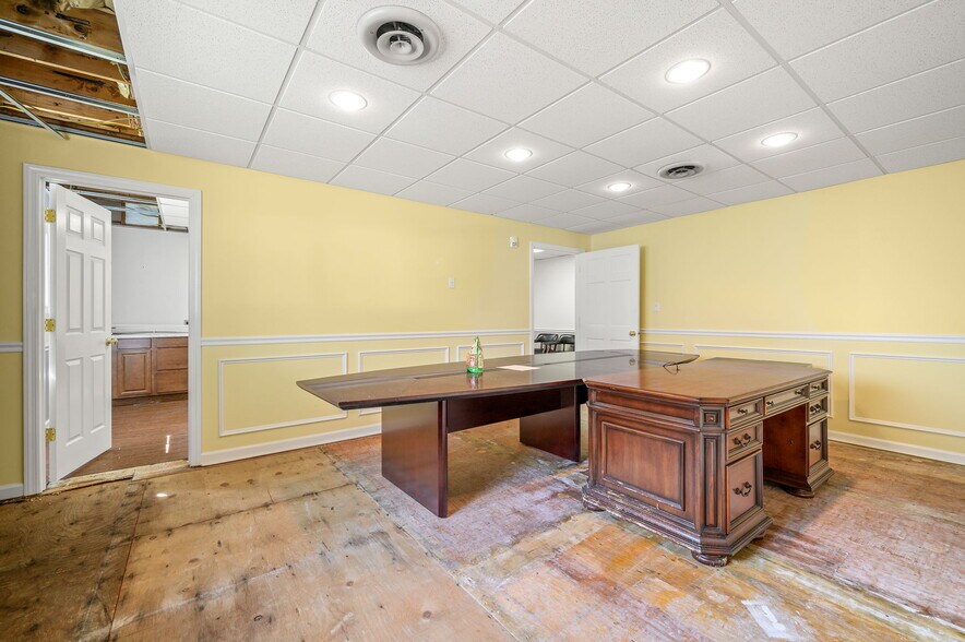 2561 Yardville Hamilton Squ Rd, Hamilton Square, NJ à vendre - Photo de l’immeuble – Image 3 sur 31