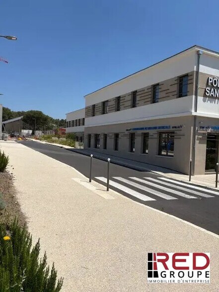 Local d'activités dans Lambesc à vendre - Photo de l’immeuble – Image 2 sur 2