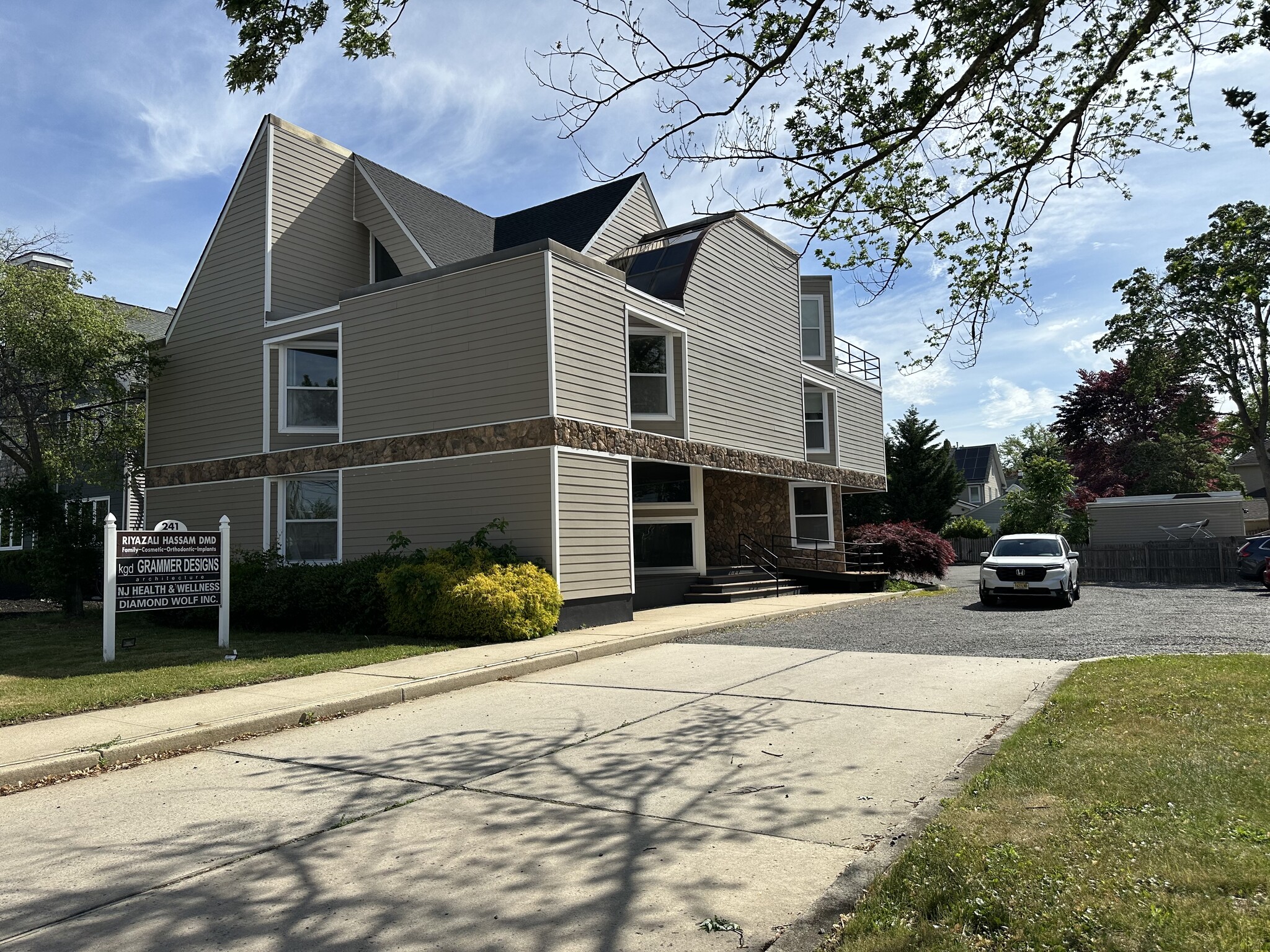 241 Maple Ave, Red Bank, NJ à louer Photo de l’immeuble– Image 1 sur 10
