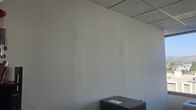 425 E Colorado St, Glendale, CA à louer Photo intérieure– Image 2 sur 4