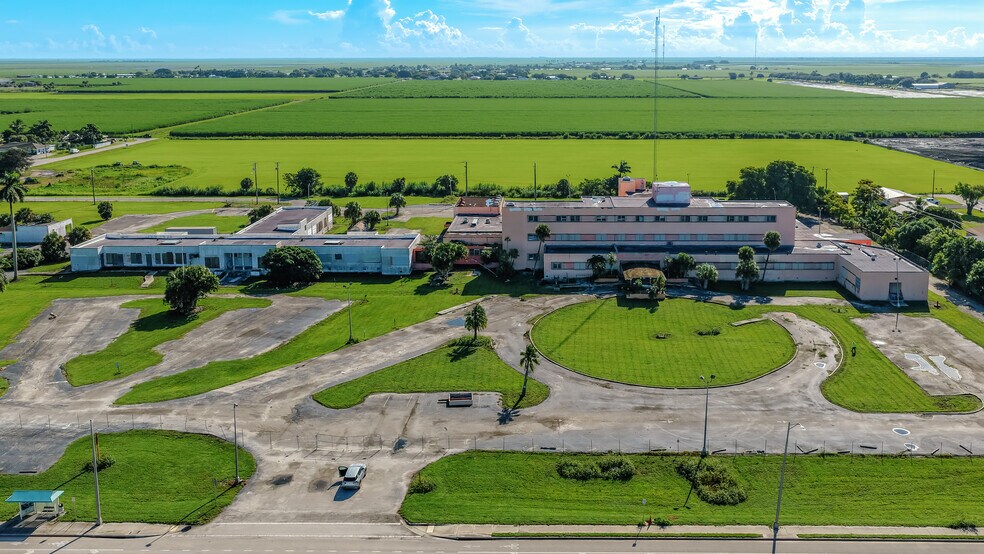 1201 S Main St, Belle Glade, FL à vendre - Photo principale – Image 1 sur 24