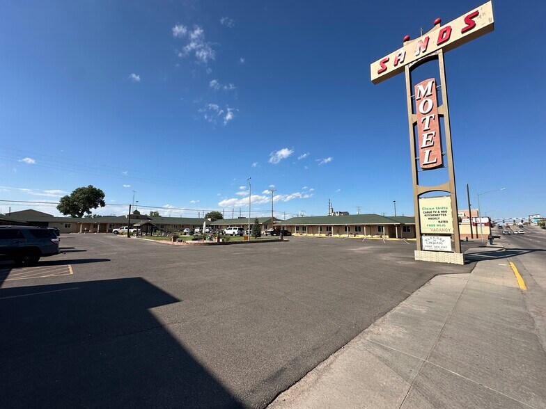 1022 W Lincolnway, Cheyenne, WY à vendre - Photo principale – Image 3 sur 27