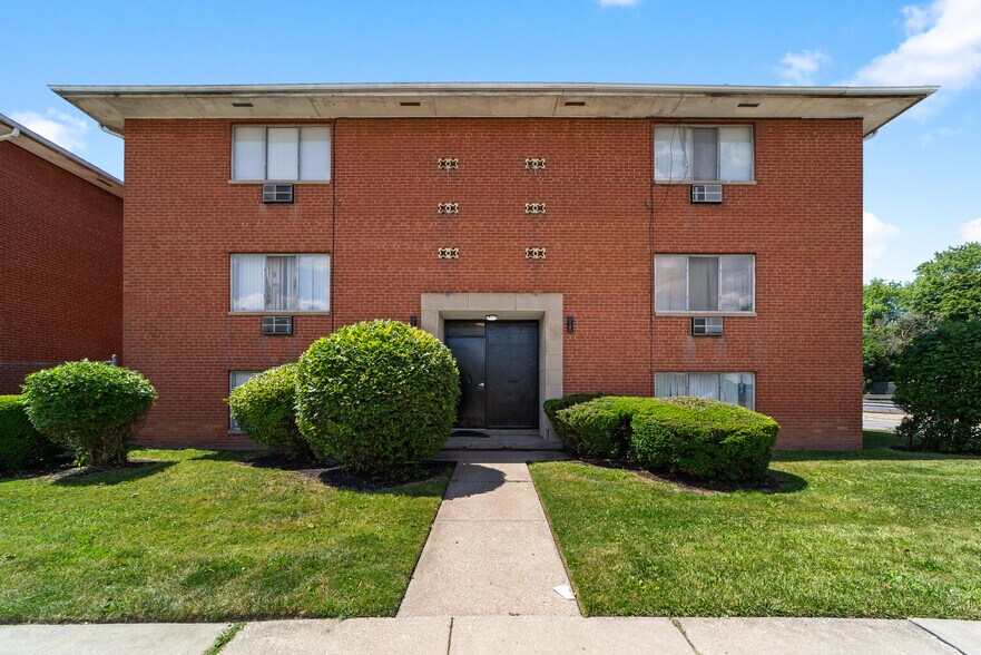 4578 E 131st St, Garfield Heights, OH à vendre - Photo principale – Image 1 sur 15